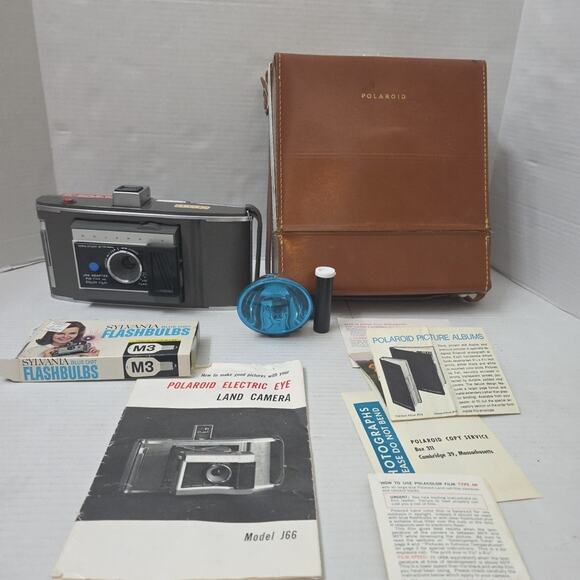 Vintage Polaroid Land Camera W Case Manual & Flashbulbs Model J66 Untested AS IS - Picture 14 of 16